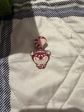 Disney 100 Glitter Cheshire Cat Loungefly Glitter Pin(Read)